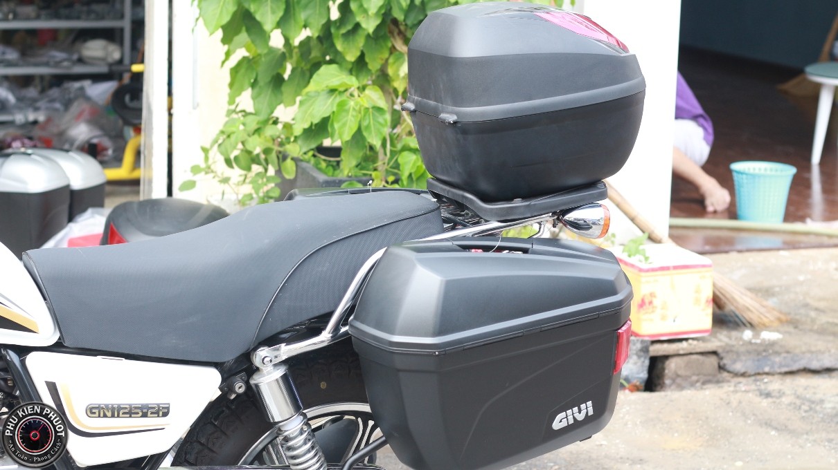 thung xe may givi gn125