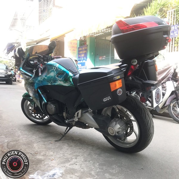 vfr 1200f gan full thung givi