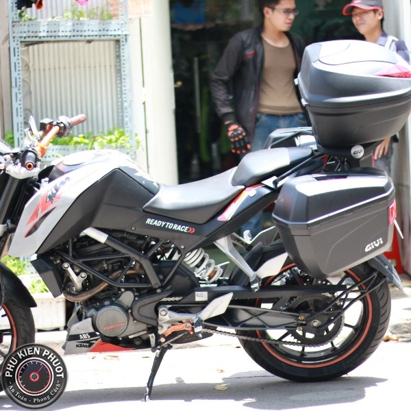 ktm duke 125 len thung e22n vs b360n