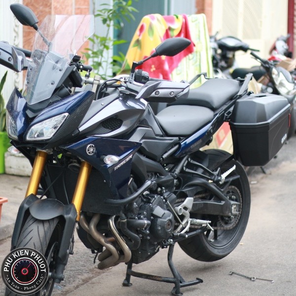 thung givi e22n chinh hang di phuot gan cho xe MT-09 tracer