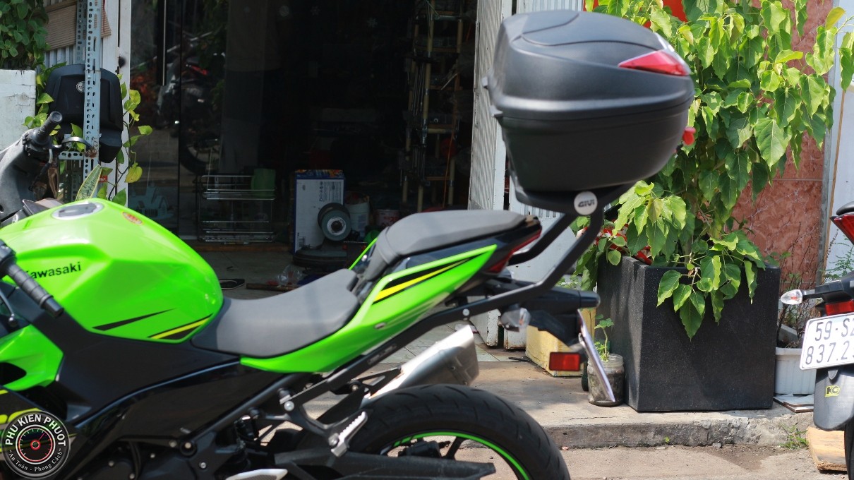 thung givi xe ninja 400