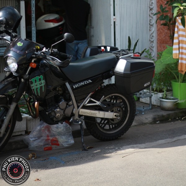 honda AX-1 gan thung hong givi e22