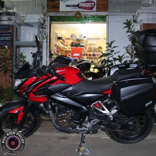 thung givi e22n vs b360n cho xe pulsar 200ns