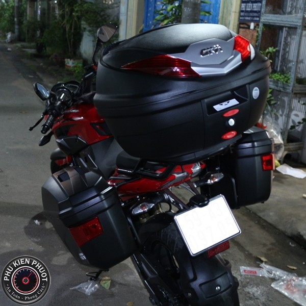 thung givi e22n vs b360n cho xe pulsar 200ns