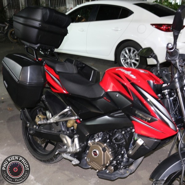 thung givi e22n vs b360n cho xe pulsar 200ns