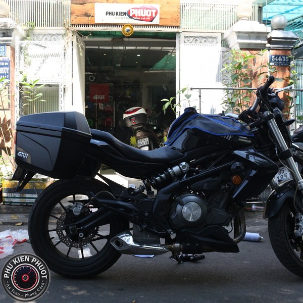 Thung xe givi E22N-S cho benelli bn302