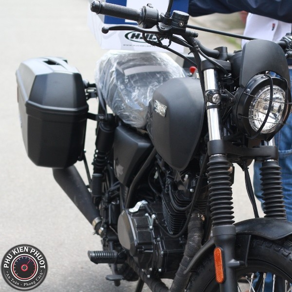 thung givi xe brixton