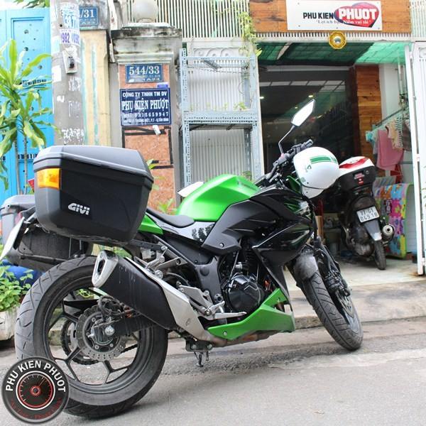 thung givi e22n gan xe kawasaki z300