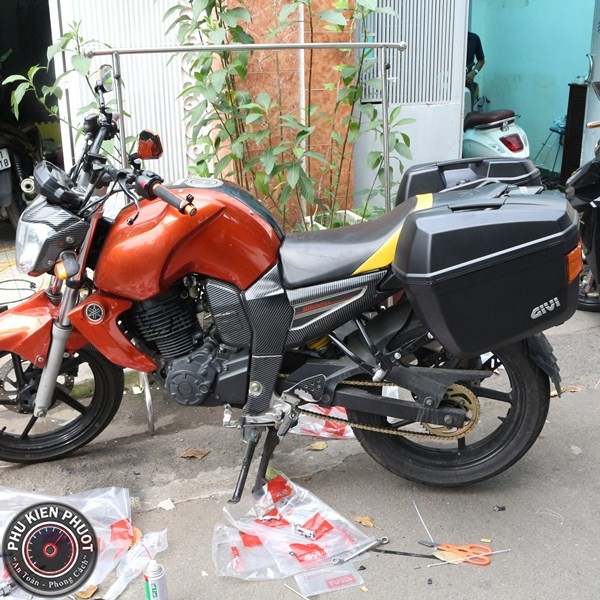 thung moto xe fz16