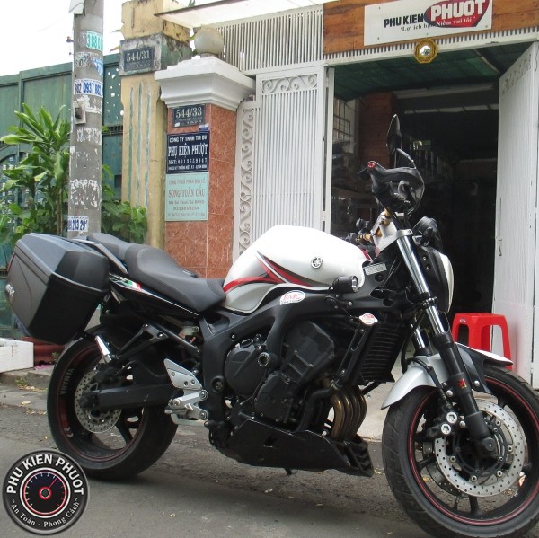 fz6 len thung hong moto e22n