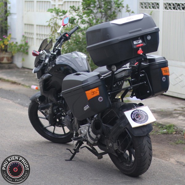 thung givi fz25