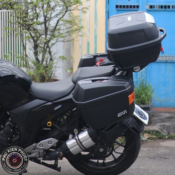 thung givi fz25