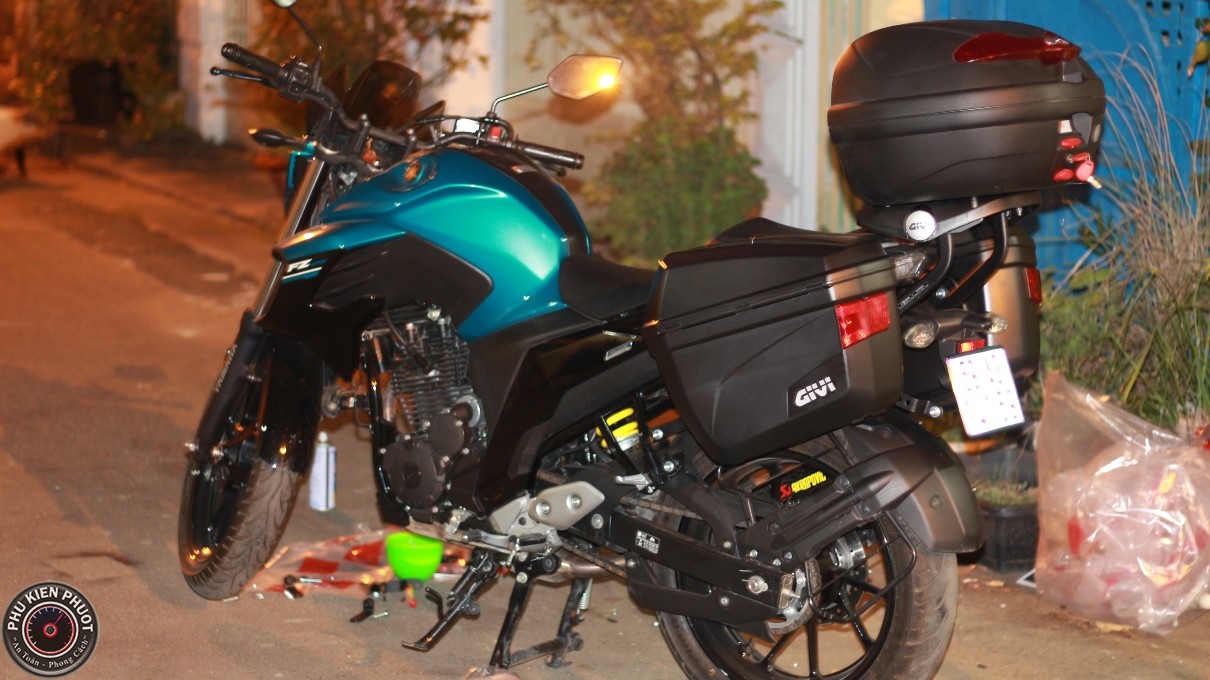 thung givi fz25