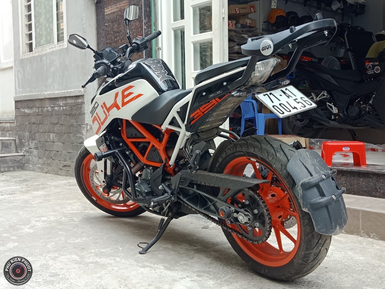 baga givi ktm duke 2018 , thung givi ktm duke 2018