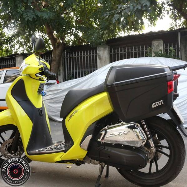 Thung givi E22N gan xe SH