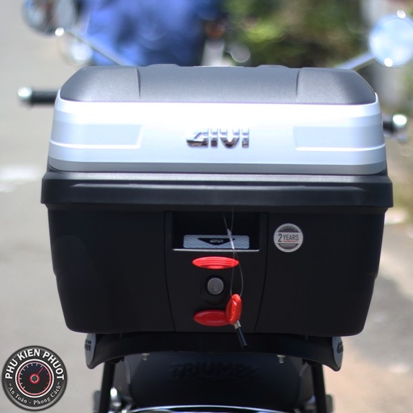 thung xe may , thung xe moto givi , thung givi triumph bonneville t120