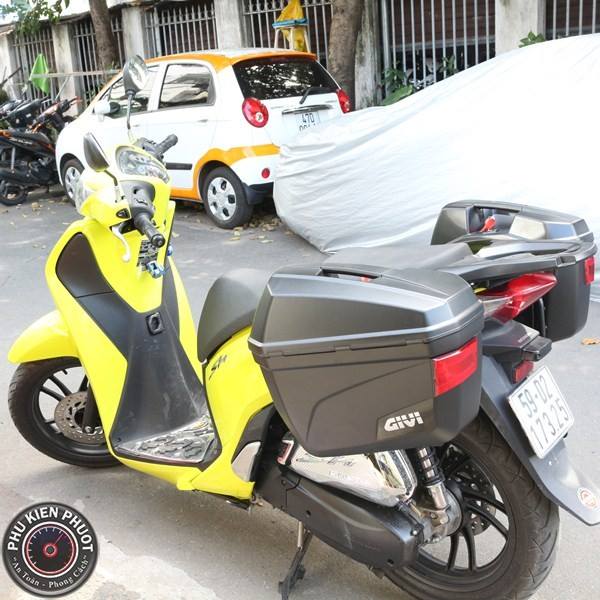 Thung givi E22N gan xe SH