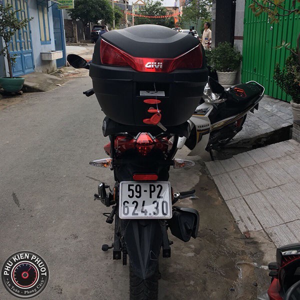 thung moto xe may givi xe benelli tnt15