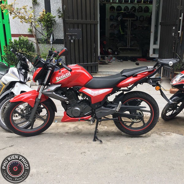 thung moto xe may givi xe benelli tnt15