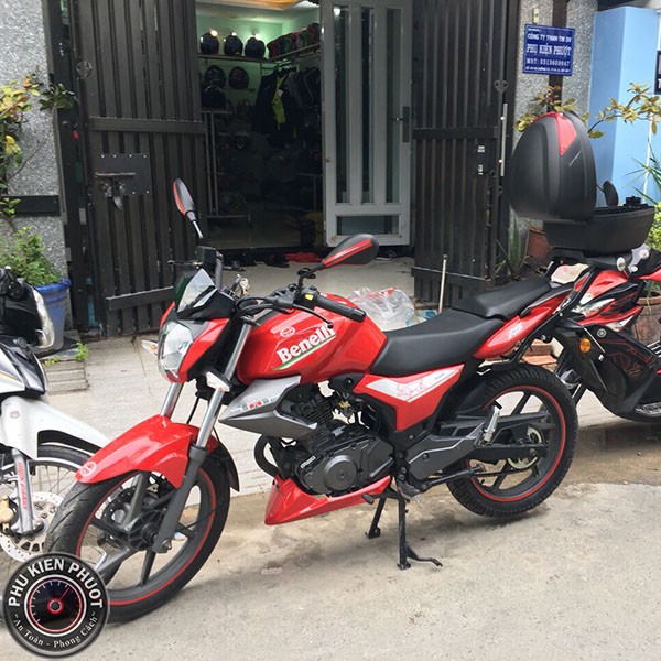 thung moto xe may givi xe benelli tnt15