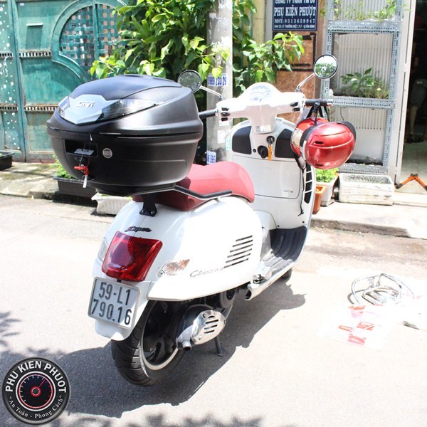 thung xe givi vespa gts 300