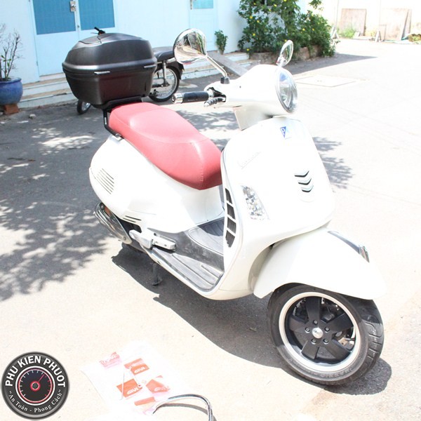 thung xe givi vespa gts 300