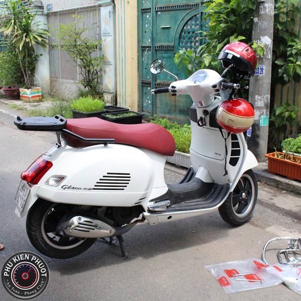 thung xe givi vespa gts 300