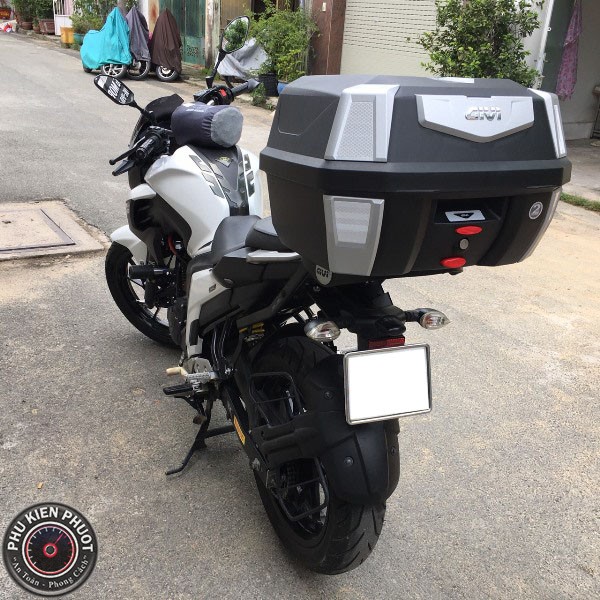 thung givi b42n gan xe fz25