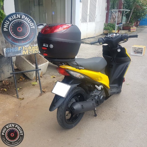 thung givi suzuki skydrive