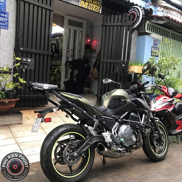 z650 gan thung sau givi