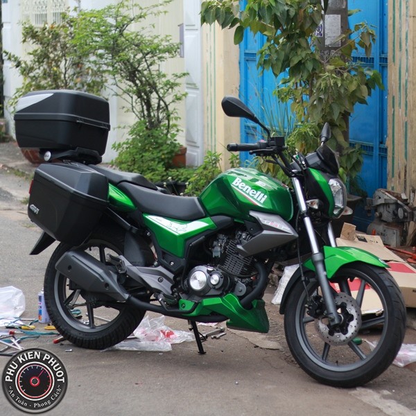 thung moto xe may givi xe benelli tnt15