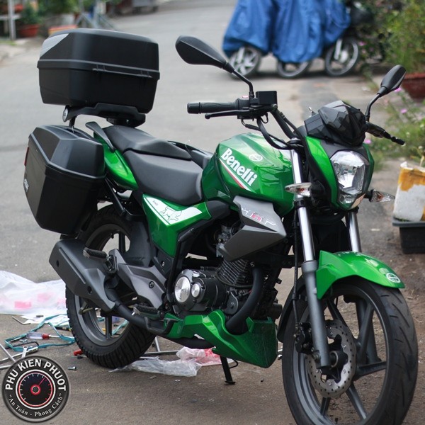 thung moto xe may givi xe benelli tnt15