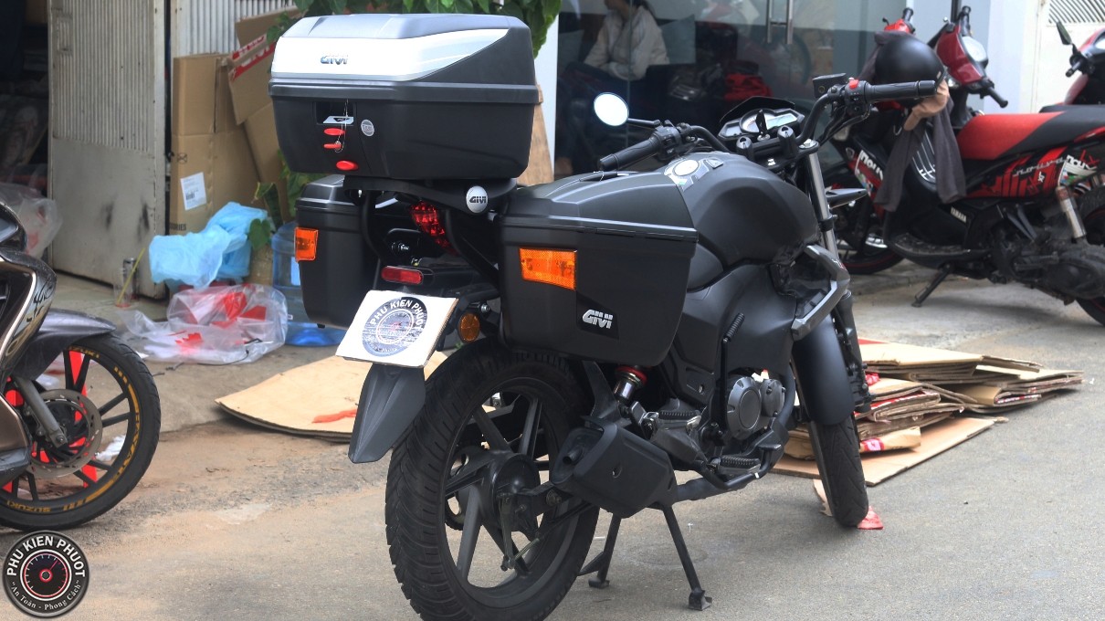 thung moto xe may givi xe benelli tnt15