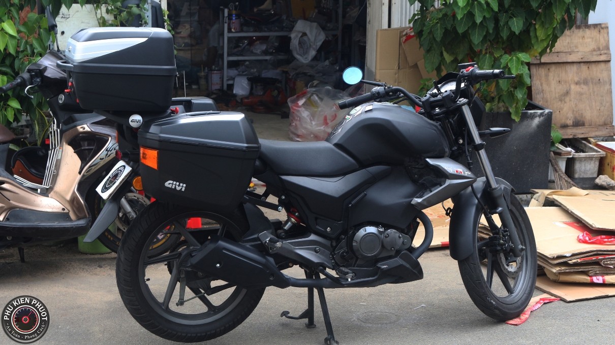 thung moto xe may givi xe benelli tnt15