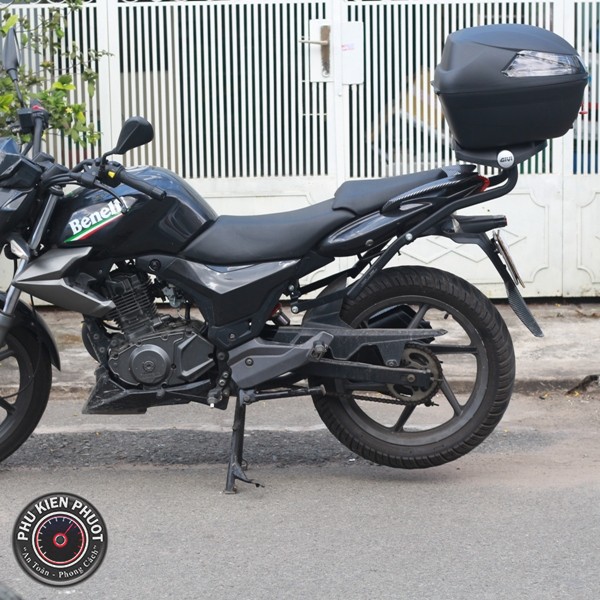 thung moto xe may givi xe benelli tnt15