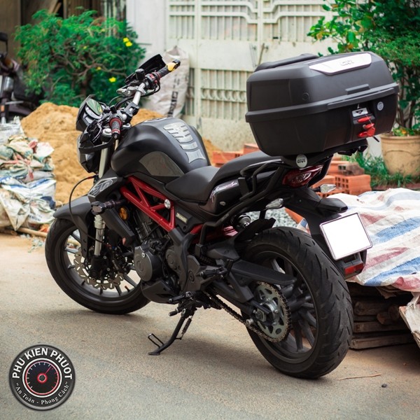 thung xe givi bn302