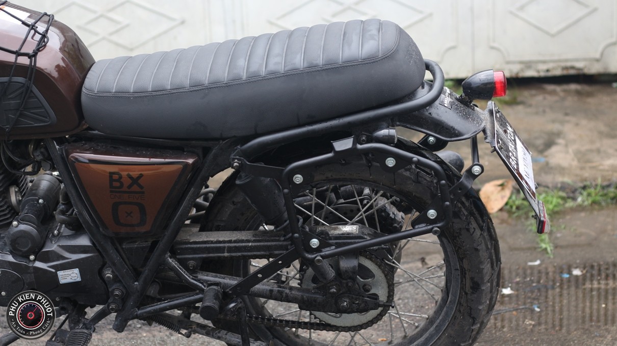 thung givi xe brixton