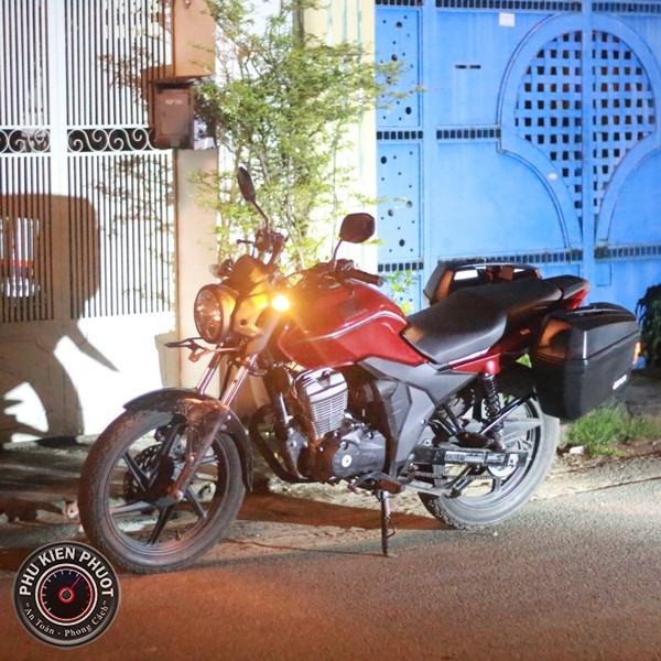 thung hong givi xe cb150 verza