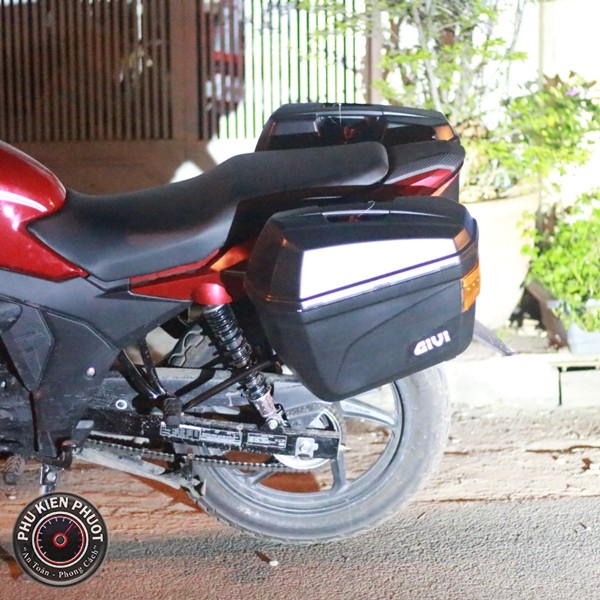 thung hong givi xe cb150 verza