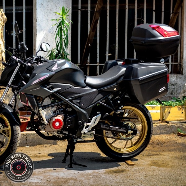 thung e22n gan xe cb150r