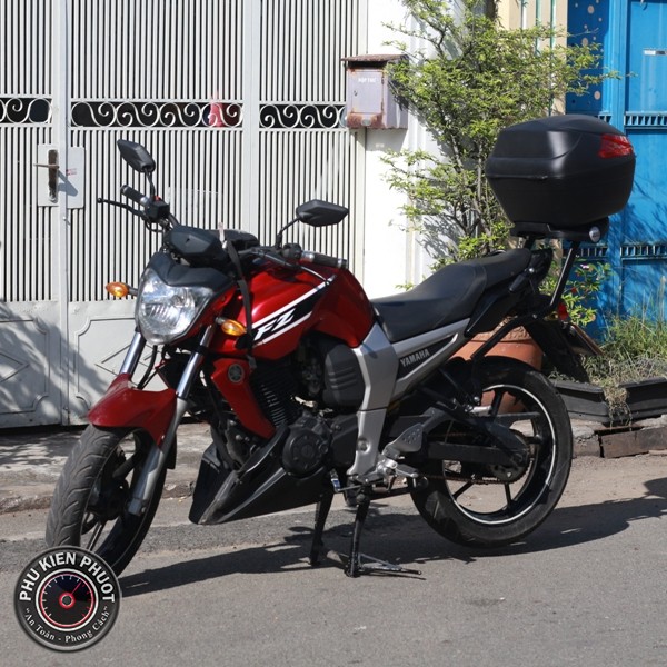 fz16 gan thung givi