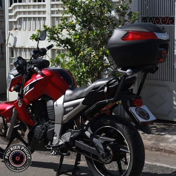 xe fz16 gan thung givi