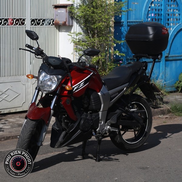 xe fz16 va thung givi