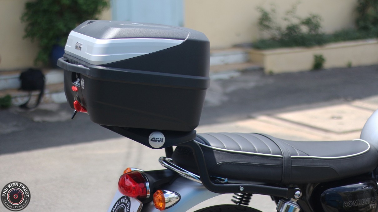 thung xe may , thung xe moto givi , thung givi triumph bonneville t120