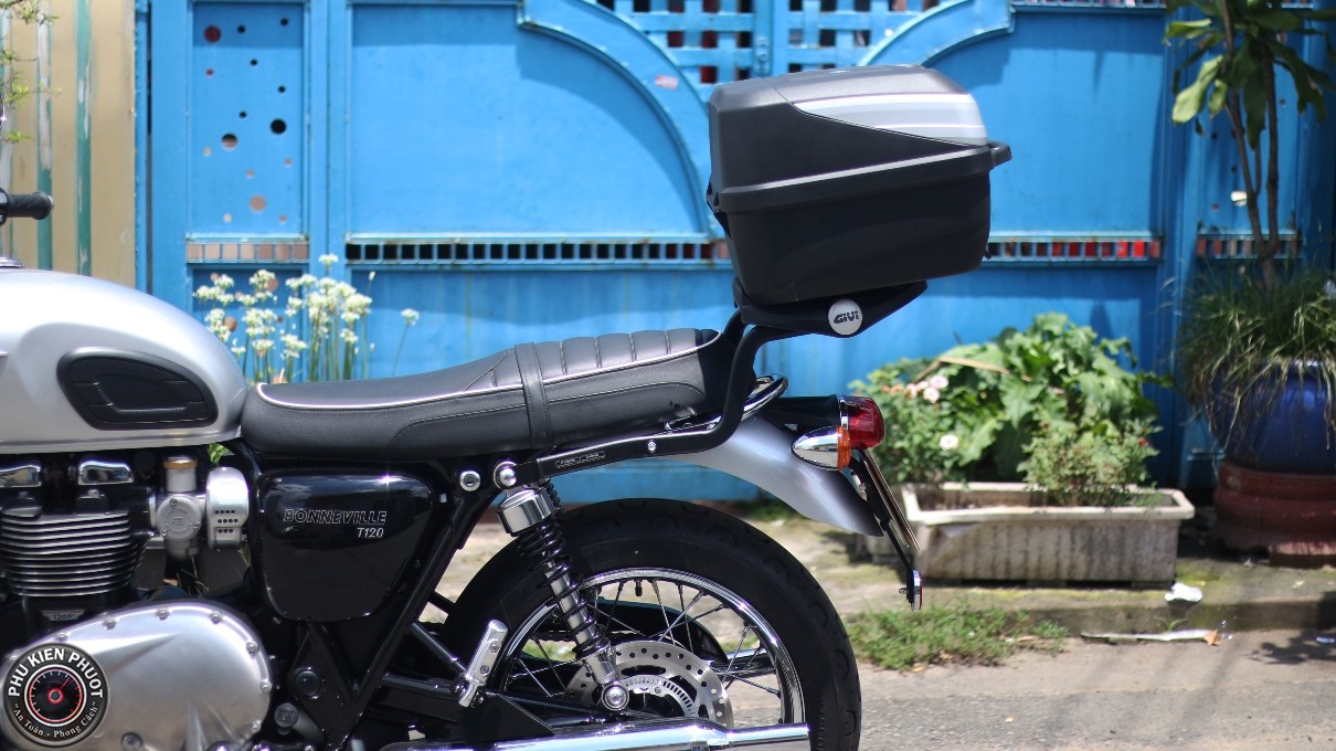thung xe may , thung xe moto givi , thung givi triumph bonneville t120