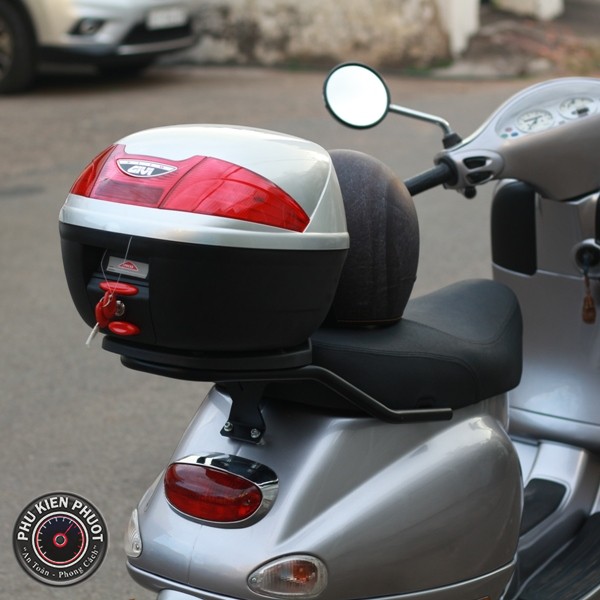 thung givi xe vespa et8