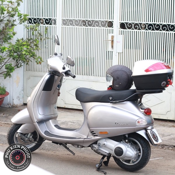 thung givi e230ng730 gan xe vespa et8