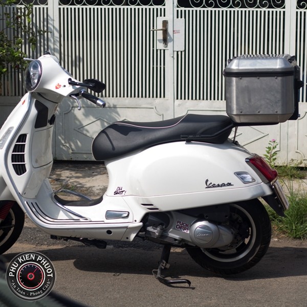 thung xe givi vespa gts 300