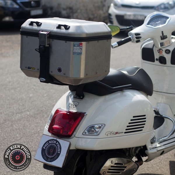 thung xe givi vespa gts 300