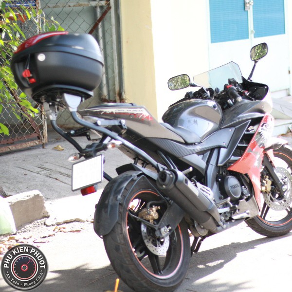 Yamaha R15 gan thung givi E30RN